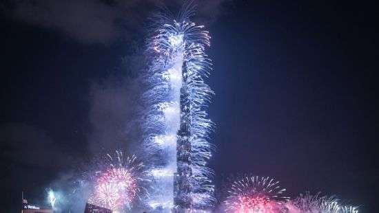 В Дубае показали невероятное лазерное мегашоу - ВИДЕО