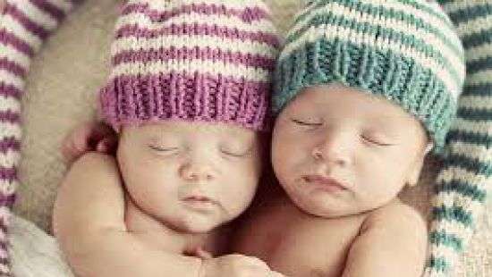 В США близнецы родились с разницей в 20 минут, но в разные годы