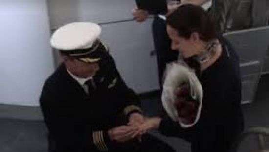 В США пилот бросил штурвал самолета из-за любви (ВИДЕО)