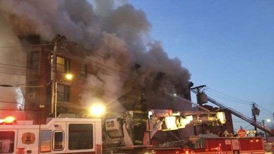 В Нью-Йорке крупный пожар тушили семь часов, есть пострадавшие