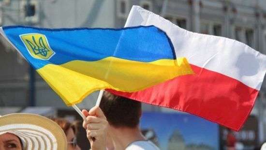 Украинцам увеличили срок работы в Польше
