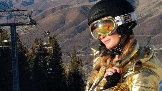 Жених подарил Перис Хилтон необычное помолвочное кольцо (ФОТО)