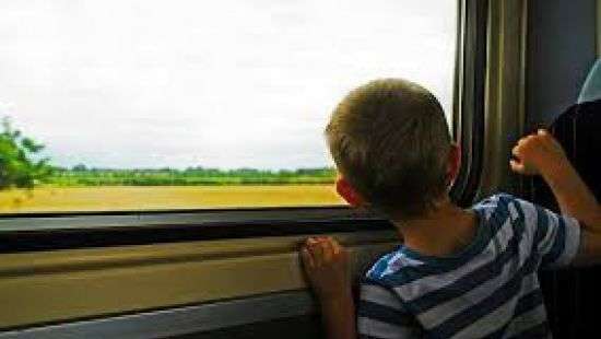 В Беларуси дети устроили побег из детсада, чтобы покататься на поезде