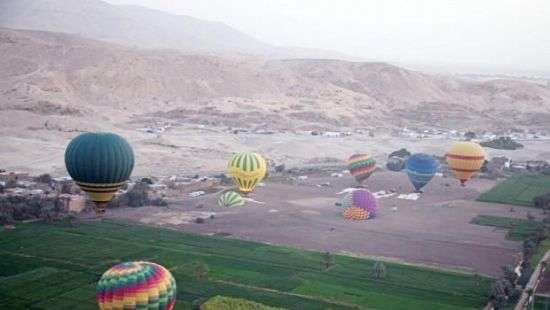 В Египте рухнул воздушный шар с туристами, есть жертвы