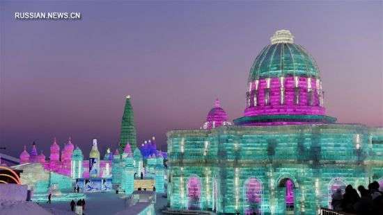 В Китае создали сказочный город из снега, льда и неона (ФОТО/ВИДЕО)