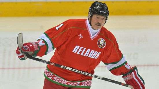 Лукашенко удалили с хоккейной площадки за нарушение правил (ВИДЕО)