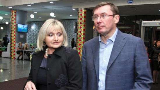 Генпрокурор Луценко с женой получили новогодний подарок от сына на 170 тысяч грн