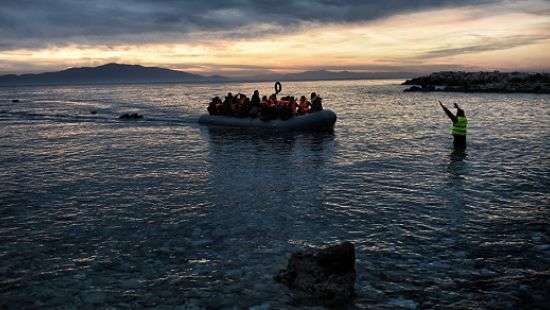 В Средиземном море затонула лодка с сотней беженцев