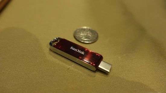 Представлена самая маленькая в мире флешка