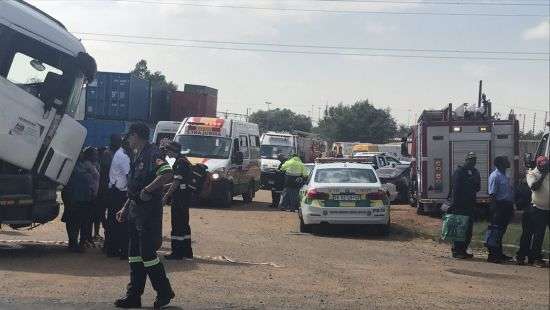 В ЮАР столкнулись два поезда: пострадали более 220 человек (ФОТО/ВИДЕО)