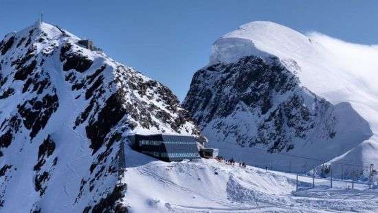 В Швейцарии в горах «застряли» 13 тысяч туристов из-за риска схождения лавины