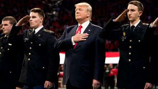 Трампа заподозрили в незнании слов гимна США (ВИДЕО)