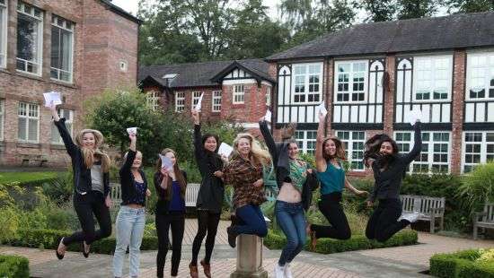 В британской школе отказались от термина «девочка»