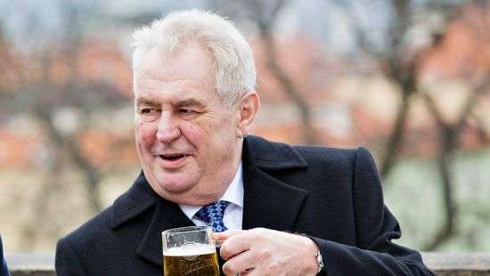 Пророссийский Земан остается лидером президентских выборов в Чехии