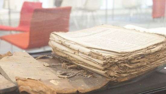 В Британии найдена 400-летняя Библия, которую использовали как туалетную бумагу (ФОТО)