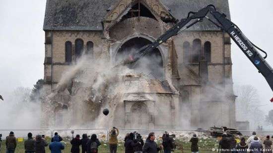 В Германии разрушают церковь 19 века и село ради добычи угля (ВИДЕО)