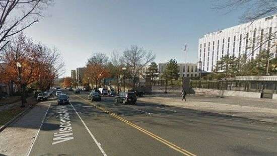 У посольства РФ в США увековечат имя Немцова