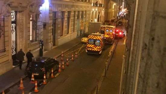 В Париже банда с топорами напала на ювелирный магазин