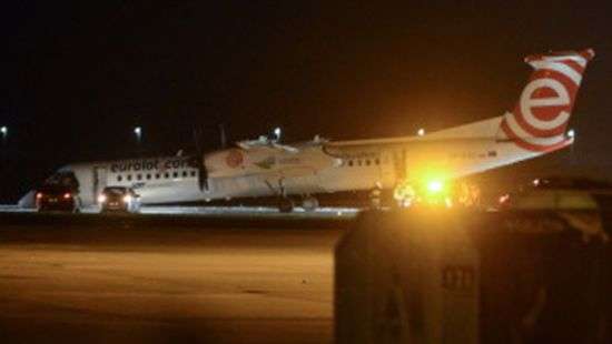 В Варшаве пассажирский самолет сел без передних шасси