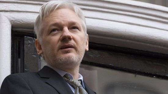 Ассанж получил гражданство Эквадора