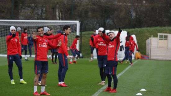 ПСЖ наказал двух футболистов