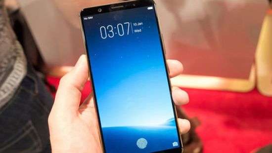 Представлен первый смартфон со встроенным в экран сканером отпечатков