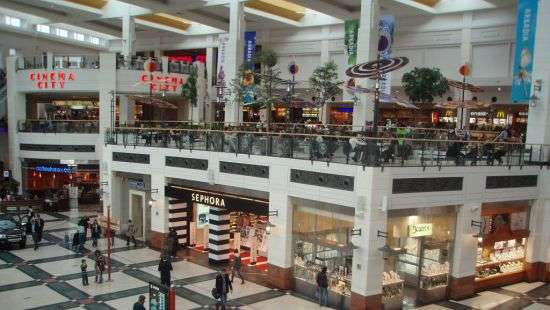 В Польше магазинам запретили работать по воскресеньям