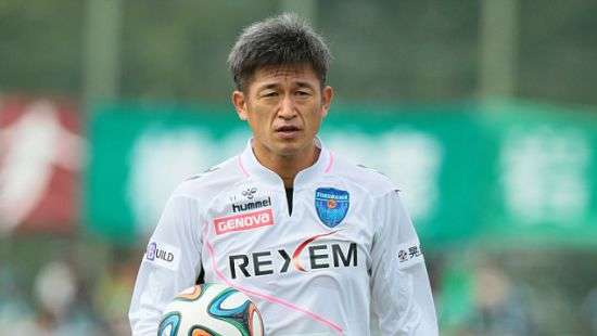 Самый возрастной футболист мира продлил контракт со своим клубом