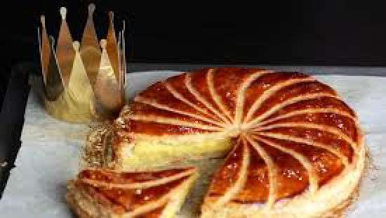 Жительница Испании нашла в праздничном пироге чек на 9 тысяч евро