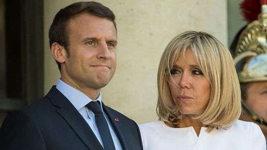 Во Франции обсуждают написанный Макроном в юности эротический роман