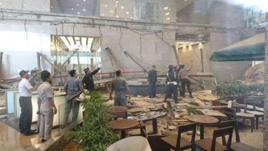 В Джакарте в здании биржи обвалился пол: 77 человек пострадавших (ВИДЕО)