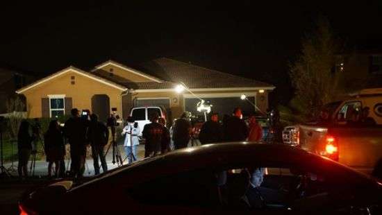 В США семейная пара держала своих детей на цепи в темноте