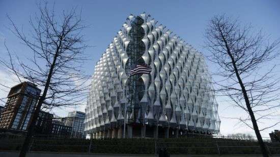 В Лондоне без церемоний открыли новое посольство США за $1 млрд