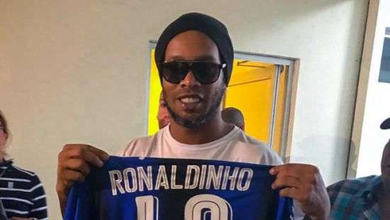 Роналдинью завершил карьеру