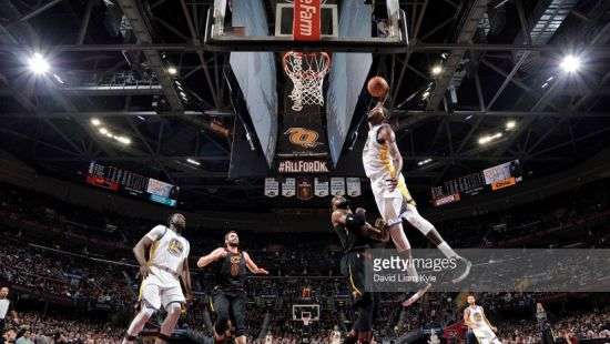 НБА. «Бостон» проиграл «Нью-Орлеану», «Кливленд» не совладал с «Голден Стэйт»