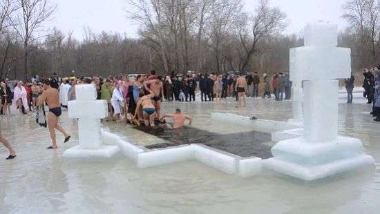 Как безопасно купаться в водоемах на Крещение, советы специалистов