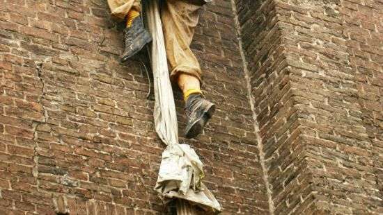 Во Франции заключенные сбежали из тюрьмы по связанным простыням