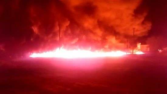 Масштабный пожар на нефтепроводе в России: огонь перекинулся на жилвые дома (ВИДЕО)