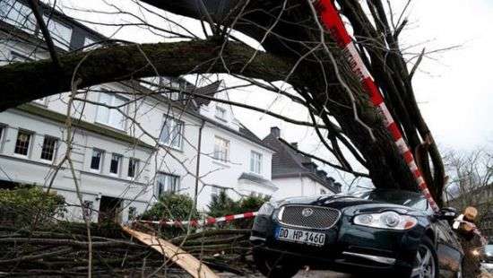 Стало известно, сколько жизней унес накрывший Европу ураган (ВИДЕО)