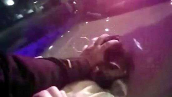 В США полицейский попал за решетку за грубое обращение с задержанной (ВИДЕО)