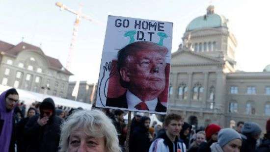 В Берне полиция открыла дело за плакат активиста с призывом убить Трампа