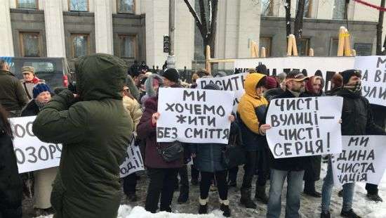 Недовольные киевляне потребовали от активистов МихоМайдана убрать палатки (ФОТО)