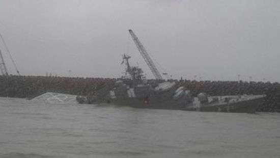 Новейший фрегат ВМС Ирана разбился о волнорез