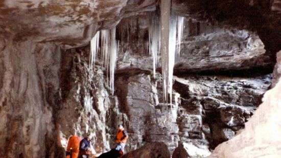 В пещерах Хеллох заблокирован восемь швейцарских туристов