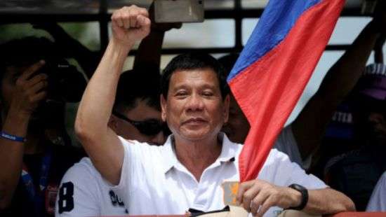 Глава Филиппин Дутерте призвал полицию и армию стрелять в него