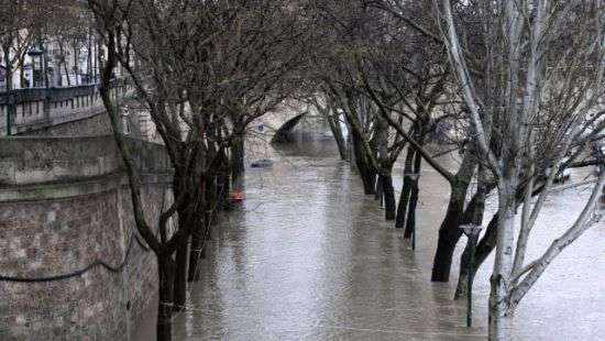 Париж превращается в Венецию: уровень воды в Сене превысил 5 метров (ФОТО/ВИДЕО)