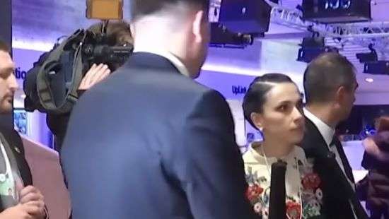 Обнародовано ВИДЕО инцидента Порошенко с журналисткой в Давосе