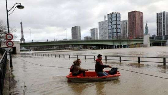 В Париже из-за наводнения эвакуировали тысячу человек