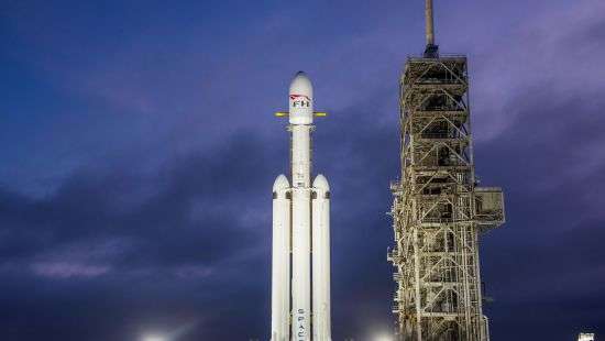 Назван день запуска ракеты, способной доставлять туристов на лунную орбиту