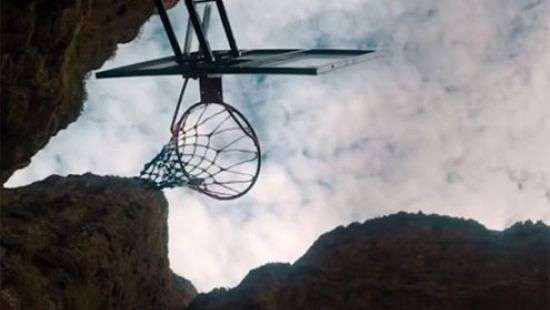 Австралиец забросил баскетбольный мяч в корзину с высоты 200 метров (ВИДЕО)